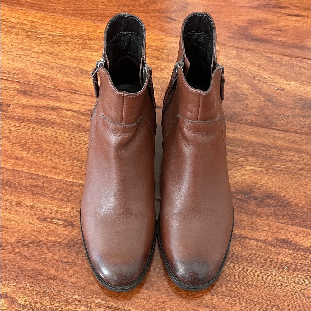 Cole Haan Women’ Brown Leather Ankle Boots (Size 7)